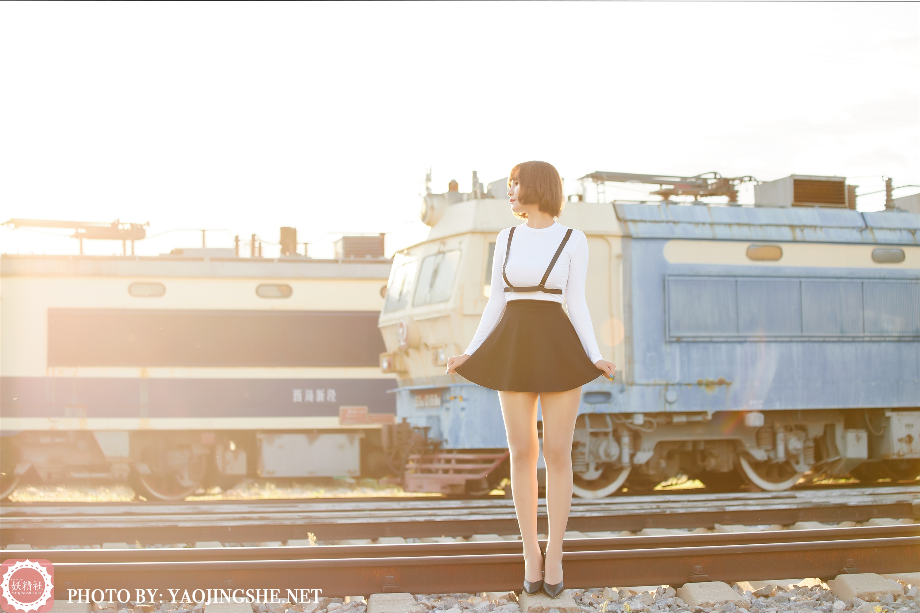 YAOJINGSHE 妖精社 T2042《唐飞飞-逆光车站》